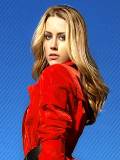 Amber Heard se viste de Rojo